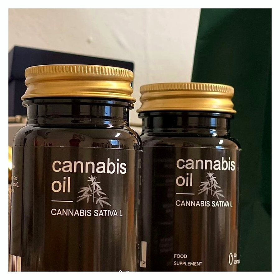 Cannabis Oil – меки капсули в тъмно бурканче